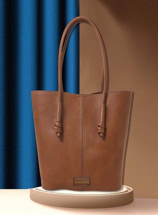 أكسيسورايز حقيبة كتف من أكسسورايز لندن بلون بني فاتح مزينة بعقدة | حقائب يد نسائية للاستخدام المكتبي | حقيبة عمل نسائية | حقيبة كتف نسائية - Image 4